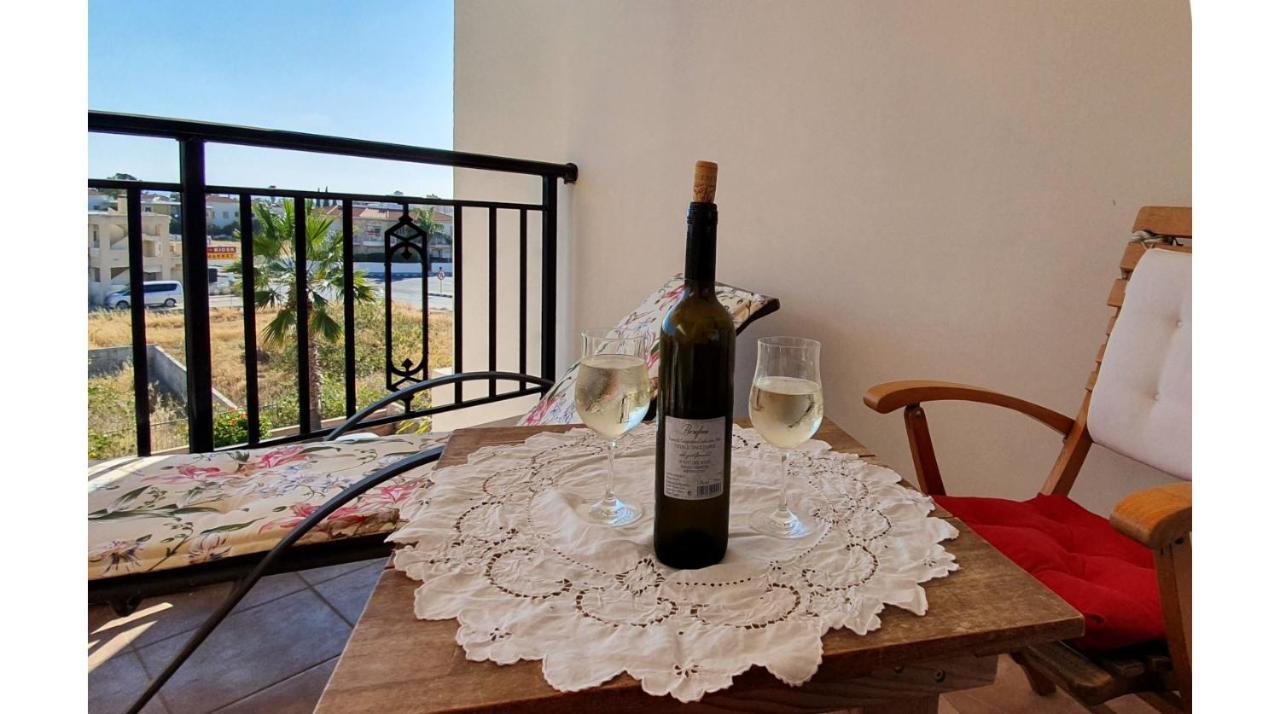Petras Cozy Nest, 1-Bedroom Apt., Paphos-Universal Exteriör bild